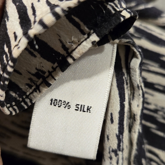 100% Silk Chaus Black and Cream Patterned Wrap Top - Picture 6 of 6